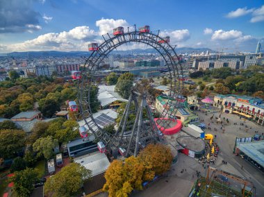 Dev Dönme dolap. Wiener Riesenrad. 1920 'den 1985' e kadar dünyanın en uzun dönme dolabıydı. Prater Parkı.