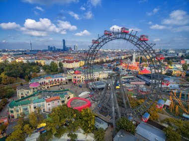 Dev Dönme dolap. Wiener Riesenrad. 1920 'den 1985' e kadar dünyanın en uzun dönme dolabıydı. Prater Parkı.