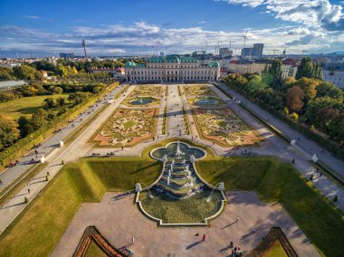 Belvedere Sarayı ve Çeşmeli Bahçe. Avusturya, Viyana 'da Gezici Nesne.