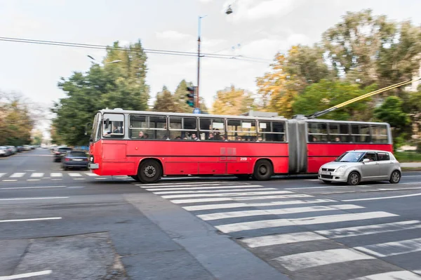 2015年10月28日 布达佩斯的交通 有车和Trolley Ikarus — 图库照片