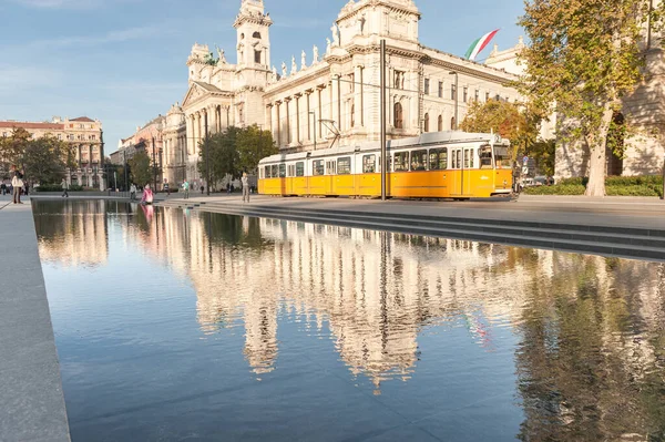 Budapest Hungría Octubre 2015 Plaza Del Parlamento Budapest Con Agua —  Fotos de Stock