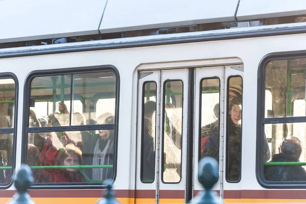 Budapest Hungary October 2015 Lokal Offentlig Transport Passasjerer Sollys – stockfoto