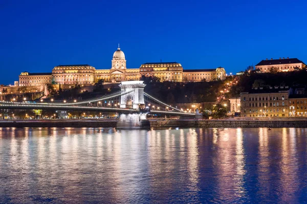 Chain Bridge Danube Royal Palace Budapest Hungary Evening Photo Shoot — Stock Photo, Image