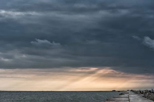 Chmury Burzliwe Chmury Nad Morzem Bałtyckim Łotwie Morze Bałtyckie Wieczorna — Zdjęcie stockowe