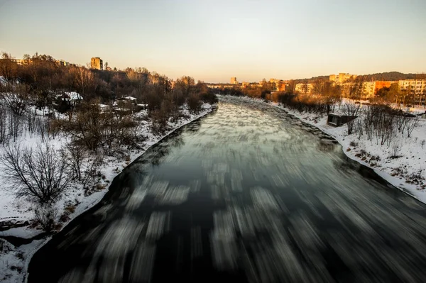 Rzeka Neris Zimny Zimowy Dzień Lodem Wodzie Śniegu Długa Ekspozycja — Zdjęcie stockowe