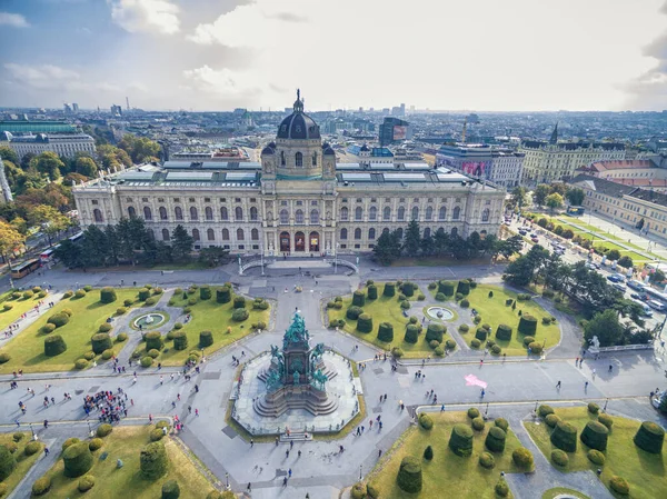 Luonnontieteellinen Museo Maria Theresien Platz Suuri Aukio Wienissä Itävallassa — kuvapankkivalokuva