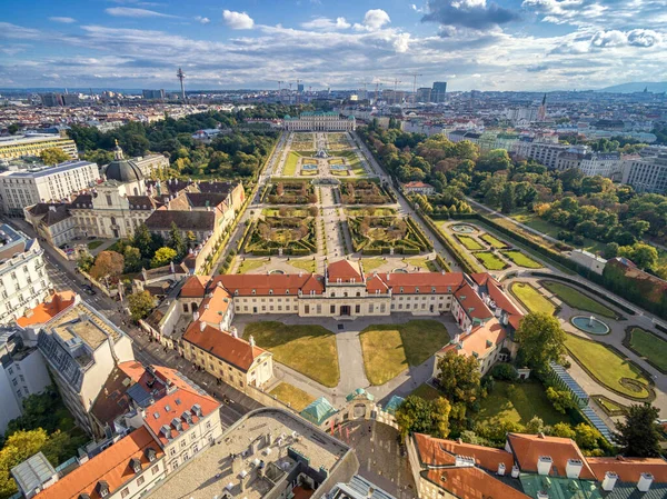 stock image Belvedere Palace and Garden with Fountain. Sightseeing Object in Vienna, Austria.