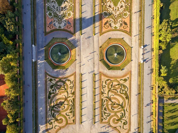 贝维黛尔宫和有喷泉的花园 奥地利维也纳的观光物体 — 图库照片