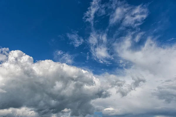 Schöner Blauer Himmel Wolkig Verwendung Als Hintergrund Strahlend Sonniger Tag — Stockfoto