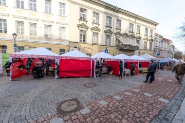 VILNIUS, LITHUANIA - 4 Mart 2017: Vilnius Kaziukas Pazarı. Litvanya 'nın en ünlü sokak pazarlarından biri..