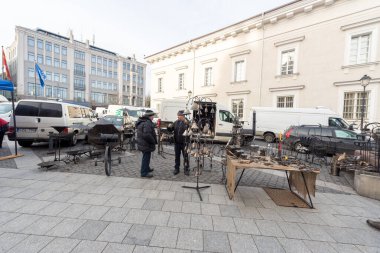 VILNIUS, LITHUANIA - 4 Mart 2017: Vilnius Kaziukas Pazarı. Litvanya 'nın en ünlü sokak pazarlarından biri..