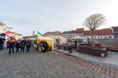 VILNIUS, LITHUANIA - 4 Mart 2017: Vilnius Kaziukas Pazarı. Litvanya 'nın en ünlü sokak pazarlarından biri..