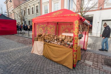 VILNIUS, LITHUANIA - 4 Mart 2017: Vilnius Kaziukas Pazarı. Litvanya 'nın en ünlü sokak pazarlarından biri..