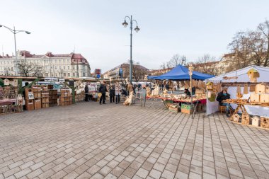 VILNIUS, LITHUANIA - 4 Mart 2017: Vilnius Kaziukas Pazarı. Litvanya 'nın en ünlü sokak pazarlarından biri..