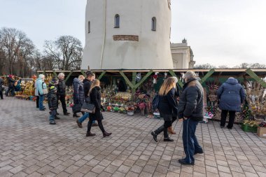VILNIUS, LITHUANIA - 4 Mart 2017: Vilnius Kaziukas Pazarı. Litvanya 'nın en ünlü sokak pazarlarından biri..