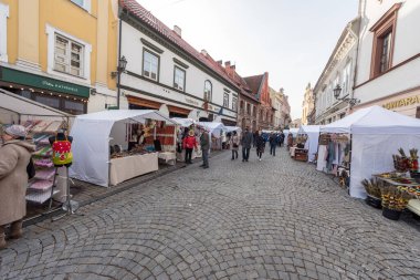 VILNIUS, LITHUANIA - 4 Mart 2017: Vilnius Kaziukas Pazarı. Litvanya 'nın en ünlü sokak pazarlarından biri..