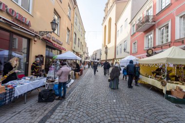 VILNIUS, LITHUANIA - 4 Mart 2017: Vilnius Kaziukas Pazarı. Litvanya 'nın en ünlü sokak pazarlarından biri..