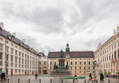 VIENNA, AUSTRIA - 06 Ekim 2016: Francis 'in heykeli, Kutsal Roma İmparatoru, zamanın Avusturya İmparatoru, Macaristan' ın Havari Kralı. Viyana, Avusturya.