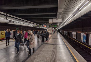 VIENNA, AUSTRIA - Ekim 07, 2016: Viyana Metro İstasyonu