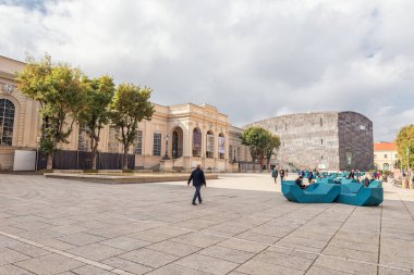VIENNA, AUSTRIA - Ekim 07, 2016: MuseumsQuartier and Performing Arts Theater, Avusturya Mimari Şehir Tasarım Müzesi, Modern Sanat Müzesi. Avusturya, Viyana.
