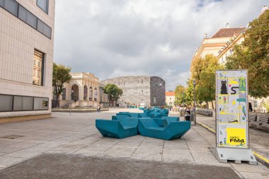 VIENNA, AUSTRIA - 07 Ekim 2016: MuseumsQuartier ve Leopold Müzesi, Avusturya Mimari Şehir Tasarım Müzesi, Modern Sanat Müzesi. Avusturya, Viyana.