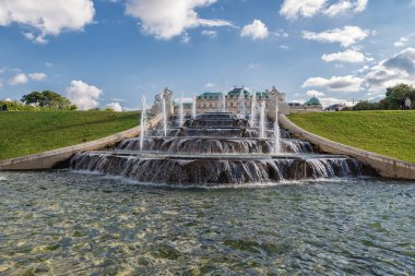Vienna, AUSTRIA - 09 Ekim 2016: Belvedere Palace and Garden with Fountain. Avusturya, Viyana 'da Gezici Nesne.
