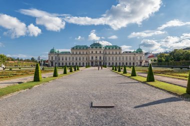 Vienna, AUSTRIA - 09 Ekim 2016: Belvedere Sarayı ve Bahçesi. Avusturya, Viyana 'da Gezici Nesne.