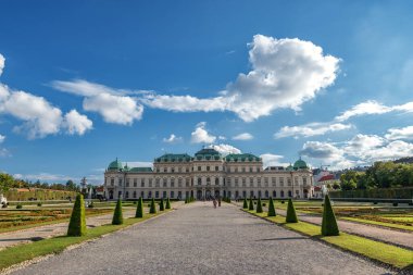 Vienna, AUSTRIA - 09 Ekim 2016: Belvedere Sarayı ve Bahçesi. Avusturya, Viyana 'da Gezici Nesne.