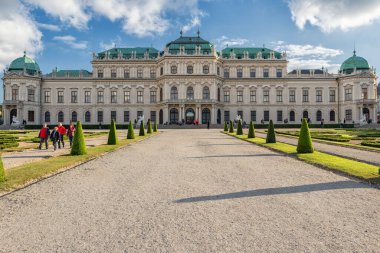 Vienna, AUSTRIA - 09 Ekim 2016: Belvedere Sarayı ve Bahçesi. Avusturya, Viyana 'da Gezici Nesne.