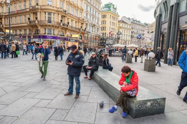 Vienna, AUSTRIA - 10 Ekim 2016: Viyana Eski Şehir Sokağı. Avusturya.