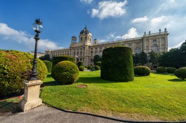 VIENNA, AUSTRIA - 07 Ekim 2016: Maria Theresien Platz İmparatoriçe Maria Theresa 'nın anısına yapılmıştır. Viyana, Avusturya. Ulusal Tarih Müzesi