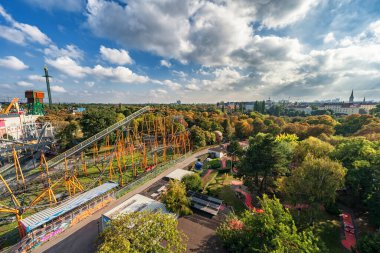 Vienna, AUSTRIA - Ekim 07, 2016: Viyana Dev Dönme Dolabı. Wiener Riesenrad. Park.