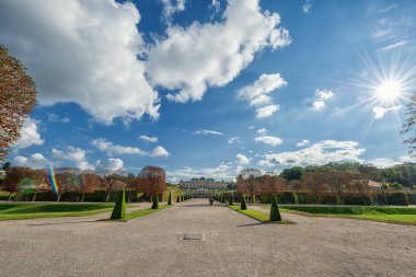 Vienna, AUSTRIA - 09 Ekim 2016: Belvedere Palace and Garden with Fountain. Avusturya, Viyana 'da Gezici Nesne
