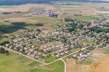 Köylü manzarası. Litvanya doğası. Kuş Görünümü.
