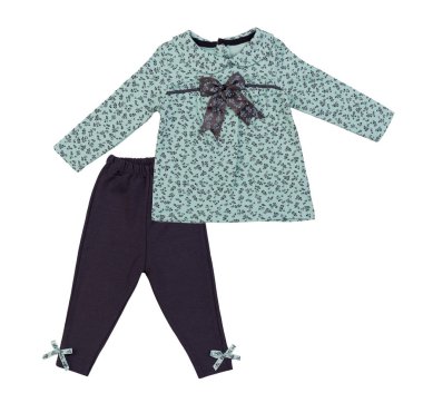 Genç Kız Çocuk Boyutu Yaz Kazağı ve Pantolonu. Beyaz arkaplanda izole.