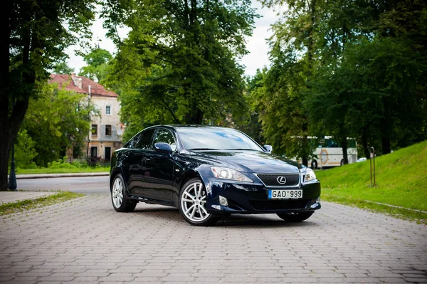 Vilnius Lithuania Июля 2012 Года Luxury Lexus Car Зеленая Трава — стоковое фото