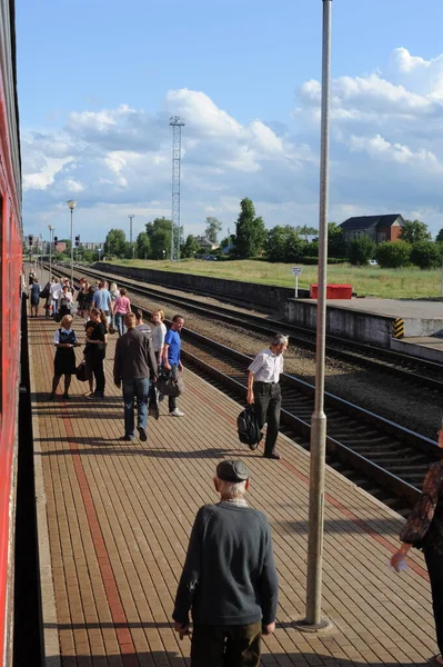 Jonava Lithuania June 2011 Lithuania Railway Network Track 要搭快车了接近车站 — 图库照片