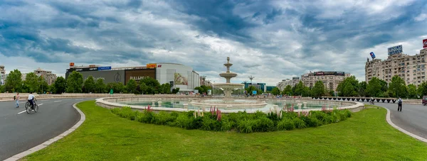 Bucarest Cityscape Con Street Fountain Empty Street Panorama Foto —  Fotos de Stock