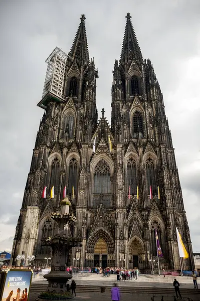 Cattedrale Colonia Germania Persone Sfocate Causa Della Lunga Esposizione — Foto Stock