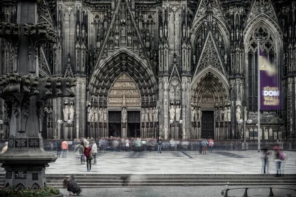 Cathédrale Cologne Allemagne Les Gens Flous Cause Une Longue Exposition — Photo