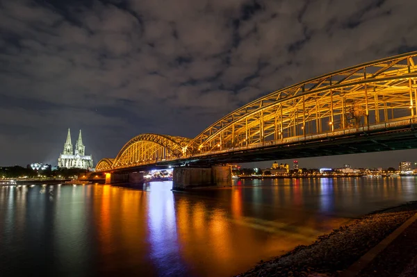 Nächtliches Kölner Stadtbild Mit Kölner Dom Und Hohenzollernbrücke Deutschland Langzeitbelichtung — Stockfoto