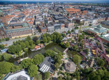 Kopenhag Şehri, Danimarka. Kopenhag Eski Kasabası, Tivoli Bahçesi ve Kopenhag Belediye Binası