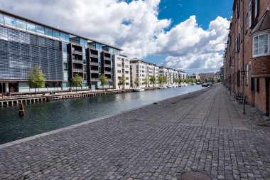 COPENHAGEN, DENMARK - 21 AĞUSTOS 2017 Kopenhag Mimarisi. Şehir manzarası. Hıristiyanların Kanalı