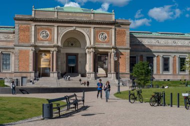 COPENHAGEN, DENMARK 22 AĞUSTOS 2017 Kopenhag Eski Kasabası. Danimarka ulusal galerisi, uluslararası koleksiyonlar, geçici sergiler ve çocuk aktiviteleriyle