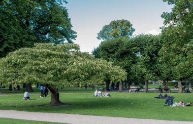 COPENHAGEN, DENMARK 22 AĞUSTOS 2017 Kopenhag Eski Kasabası. Rosenbog Kalesi Bahçesi