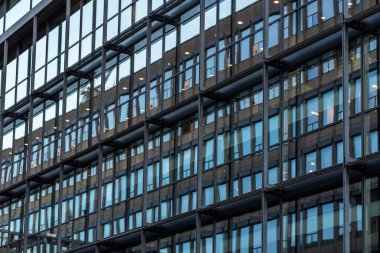 COPENHAGEN, DENMARK - 22 AĞUSTOS 2017: Kopenhag Mimari ve Pencerelere Yansıma.