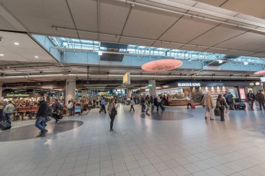 AMSTERDAM, NETHERLAND - 27 Ekim 2017: Amsterdam Uluslararası Havalimanı Schiphol.