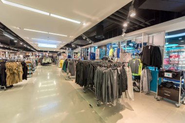EINDHOVEN, NETHERLAND - 17 Ekim 2017: Eindhoven Primark Shop Interior. Hollanda.
