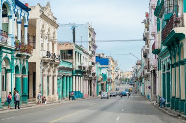 HAVANA, CUBA - 22 Ekim 2017: Havana Şehir Bölgesi Yerel Mimari ve Halkı. Küba.