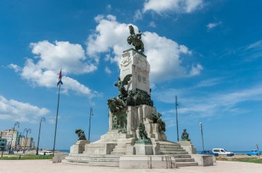 HAVANA, CUBA - 23 Ekim 2017: Arka planda Antonio Maceo Anıtı ile Havana Şehri